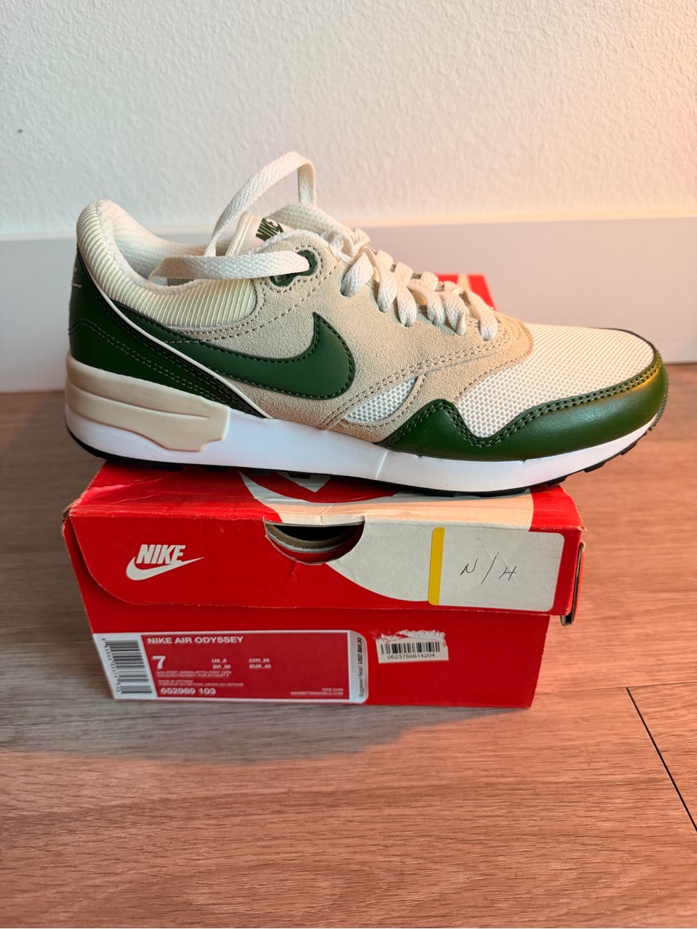 Nike men air odyssey green and Cream sneakers